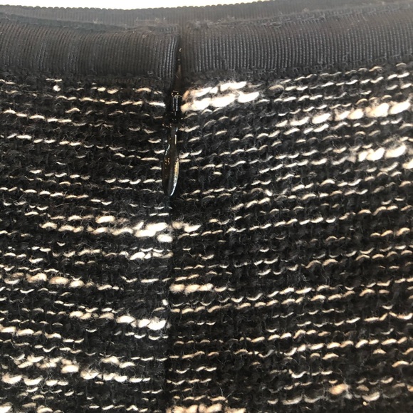 Talbots black and white boucle wool blend pencil skirt, above the knee size 2p. - Picture 3 of 6